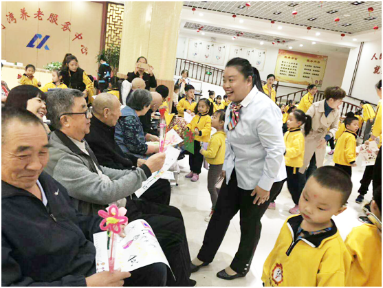 重陽(yáng)節(jié) 物業(yè)送關(guān)愛(ài) 情暖老人心